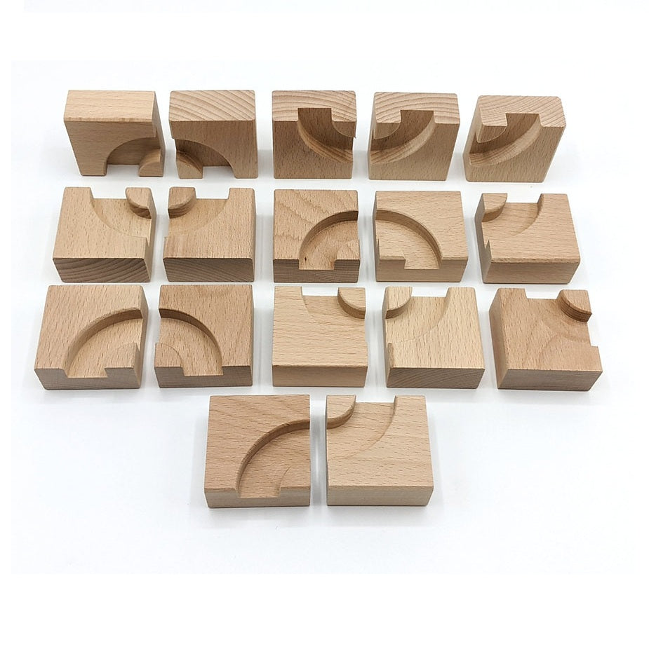 Bouw je eigen knikkerbaan – Creatief en educatief spel voor het bouwen van een knikkerbaan, stimuleert motoriek en probleemoplossend denken bij senioren.