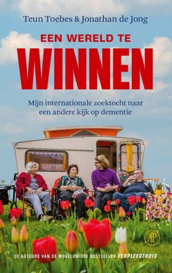 Voorkant van het boek Een wereld te winnen over de internationale zoektocht van Teun Touber om oplossingen te vinden voor onze omgang met dementie.